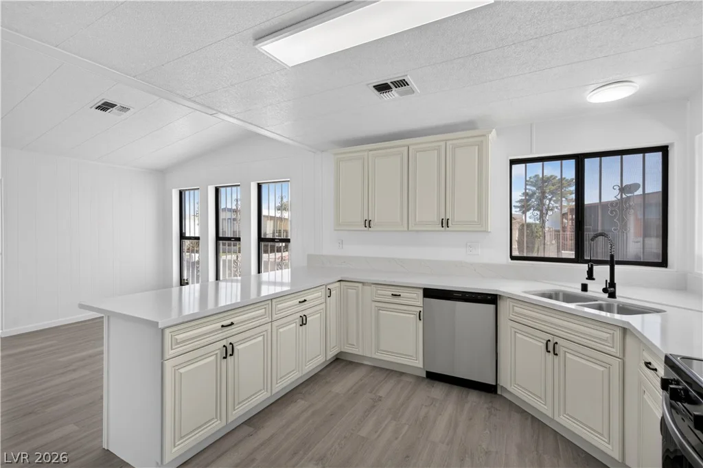 5048 Royal, Las Vegas, NV 89103