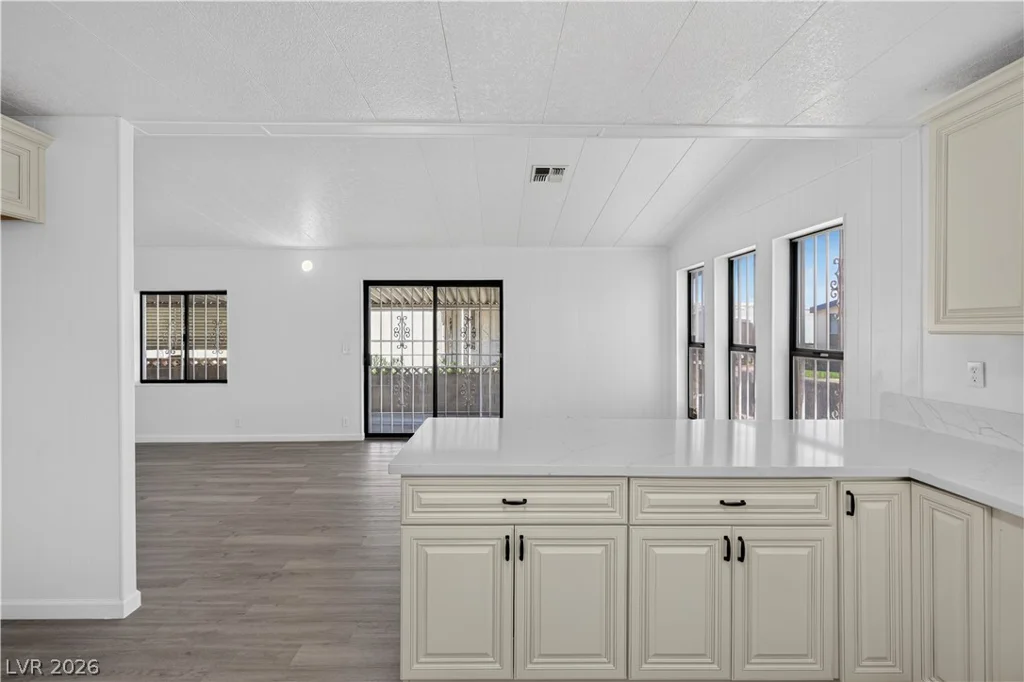 5048 Royal, Las Vegas, NV 89103