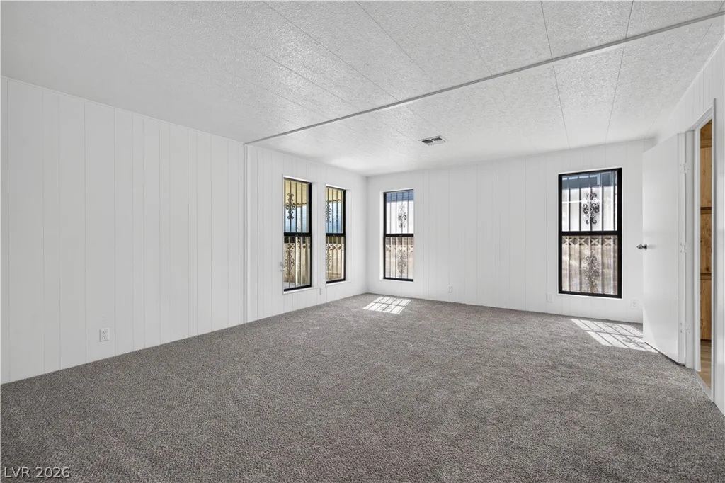 5048 Royal, Las Vegas, NV 89103
