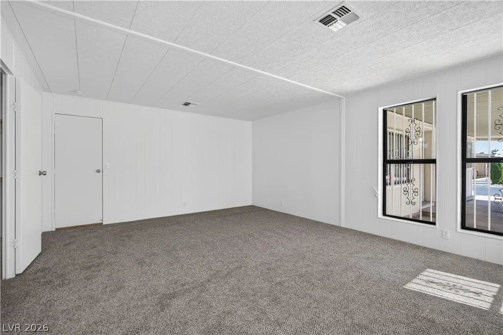 5048 Royal, Las Vegas, NV 89103