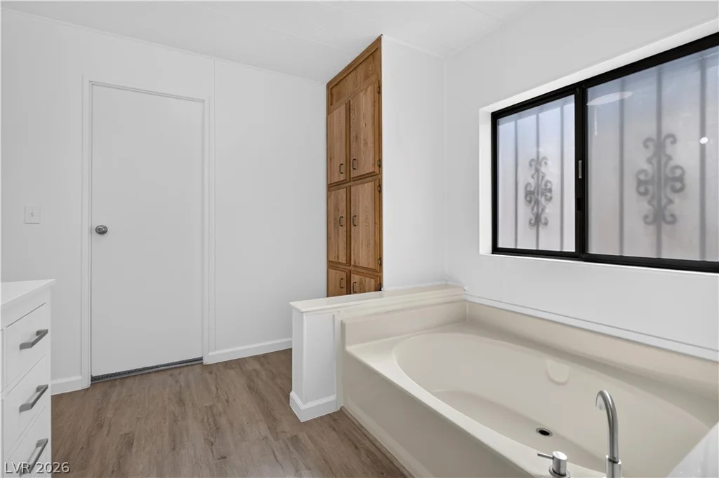 5048 Royal, Las Vegas, NV 89103