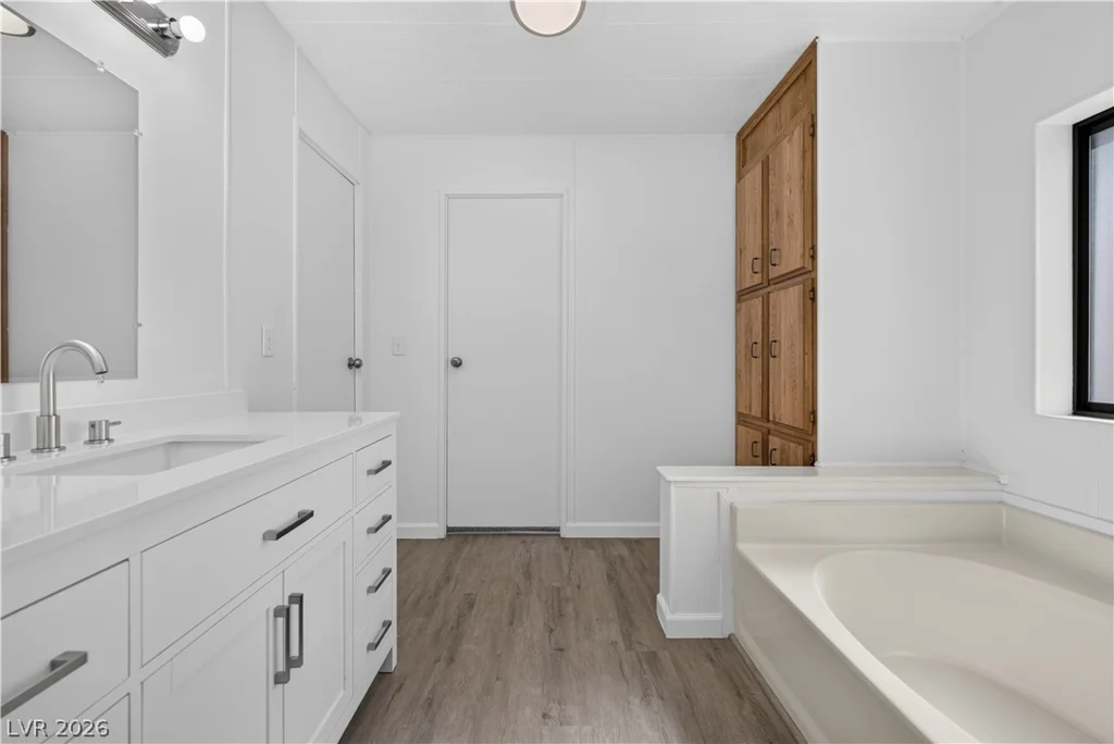 5048 Royal, Las Vegas, NV 89103