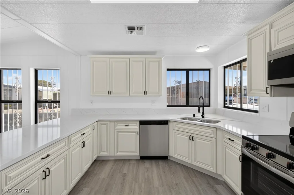 5048 Royal, Las Vegas, NV 89103