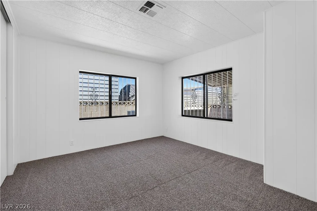 5048 Royal, Las Vegas, NV 89103