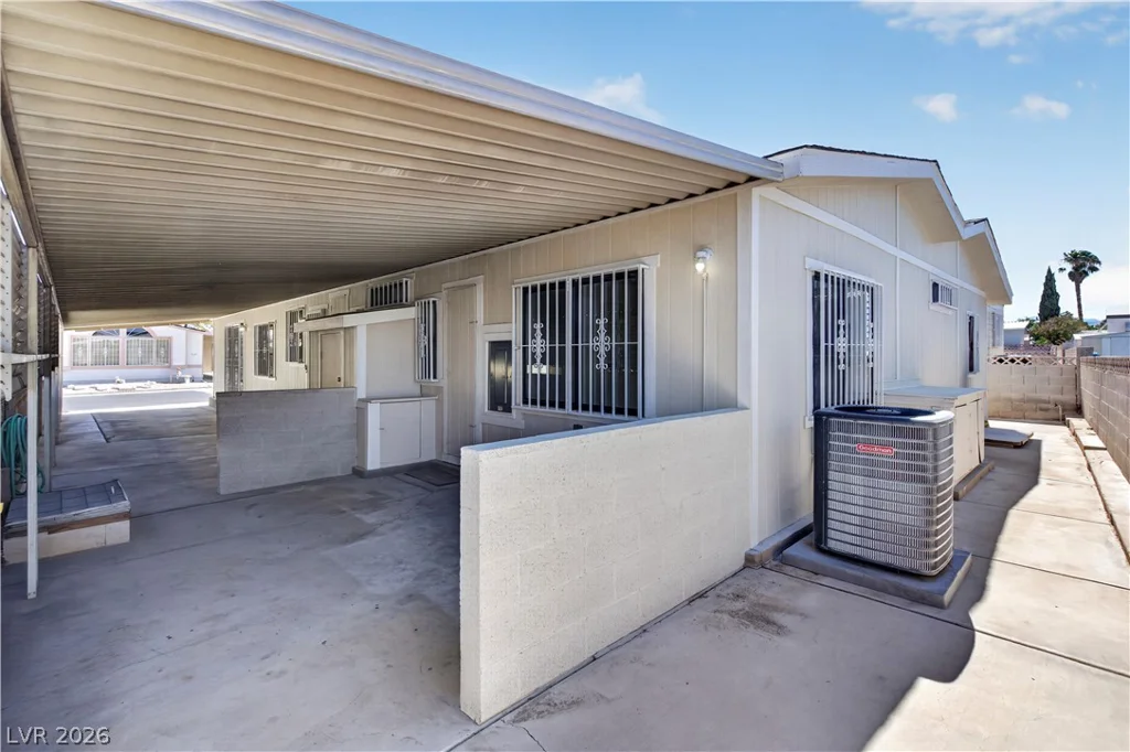 5048 Royal, Las Vegas, NV 89103