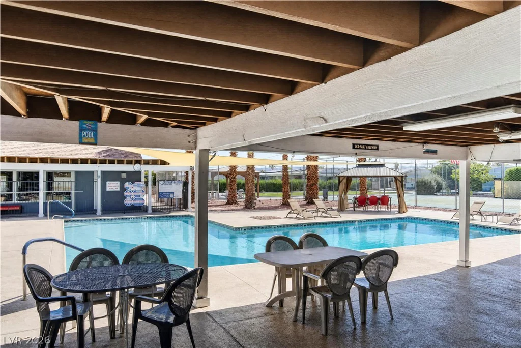 5048 Royal, Las Vegas, NV 89103