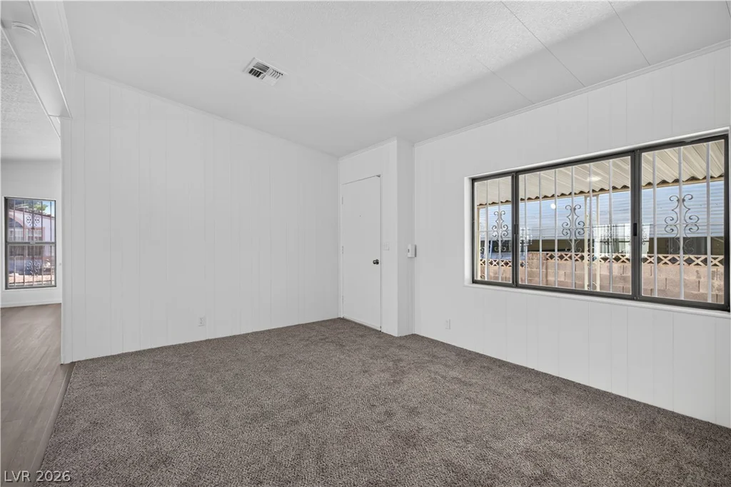 5048 Royal, Las Vegas, NV 89103