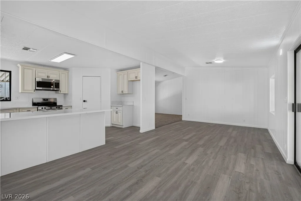 5048 Royal, Las Vegas, NV 89103