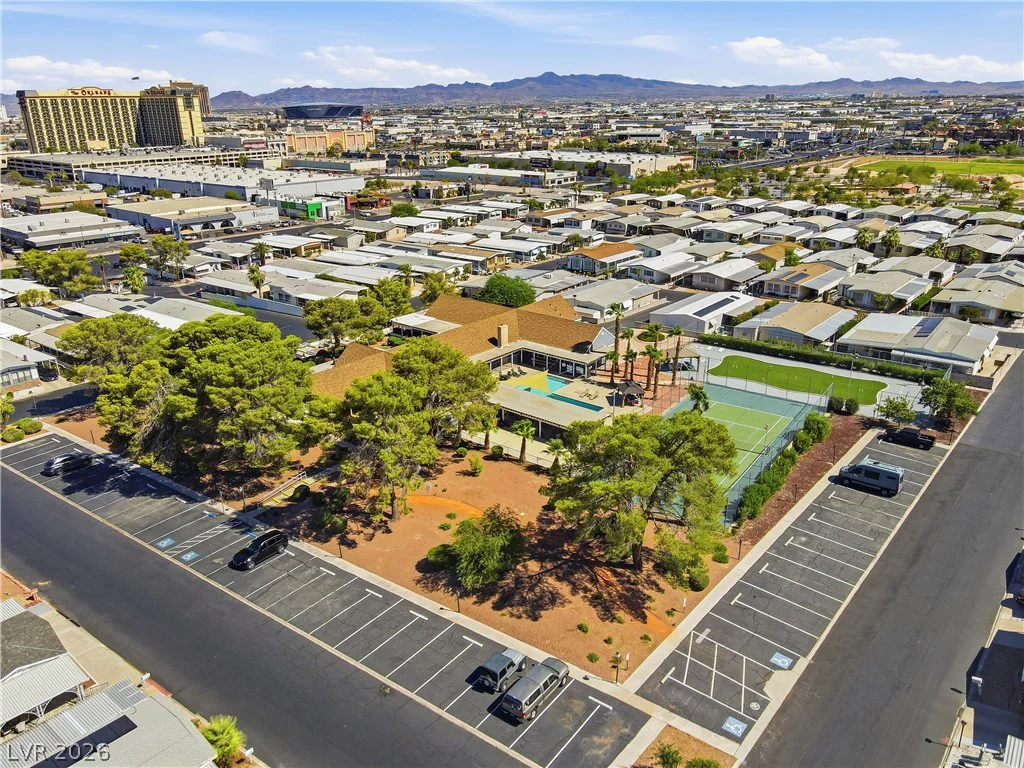 5048 Royal, Las Vegas, NV 89103