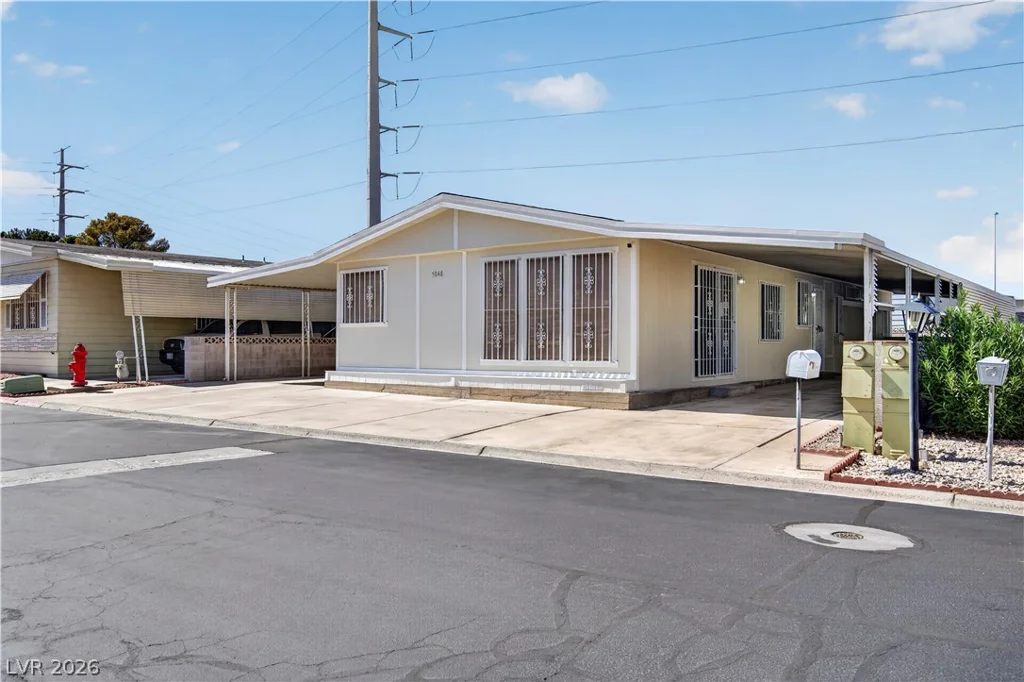 5048 Royal, Las Vegas, NV 89103