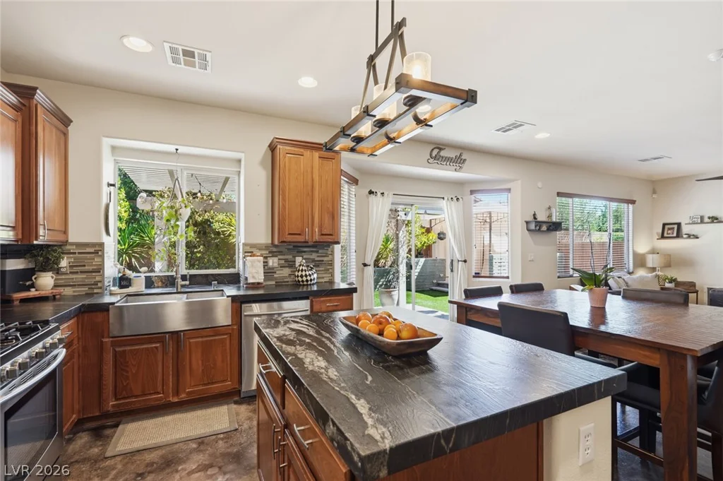 10846 Drake Ridge, Las Vegas, NV 89166
