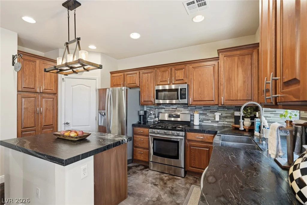 10846 Drake Ridge, Las Vegas, NV 89166