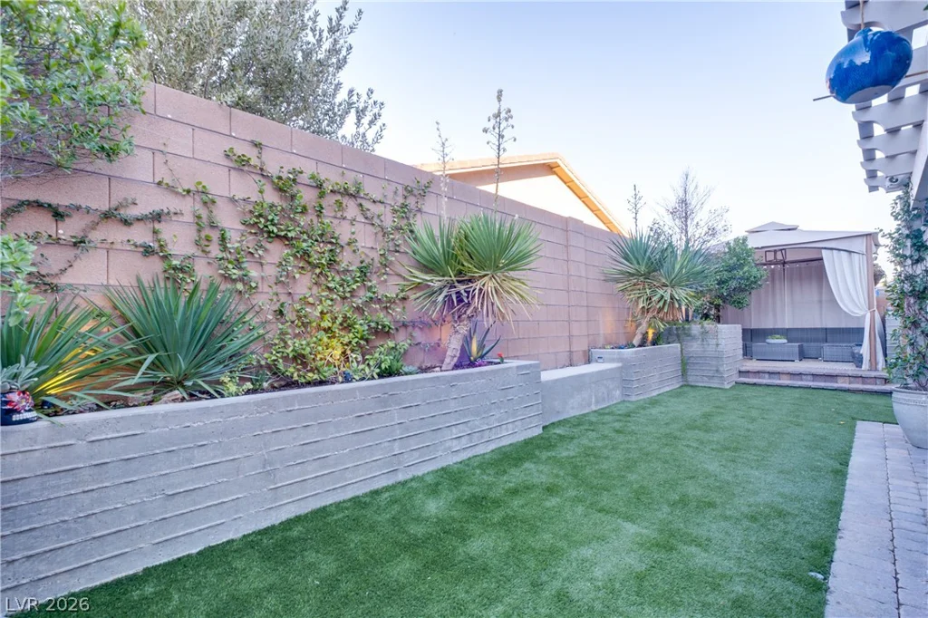 10846 Drake Ridge, Las Vegas, NV 89166