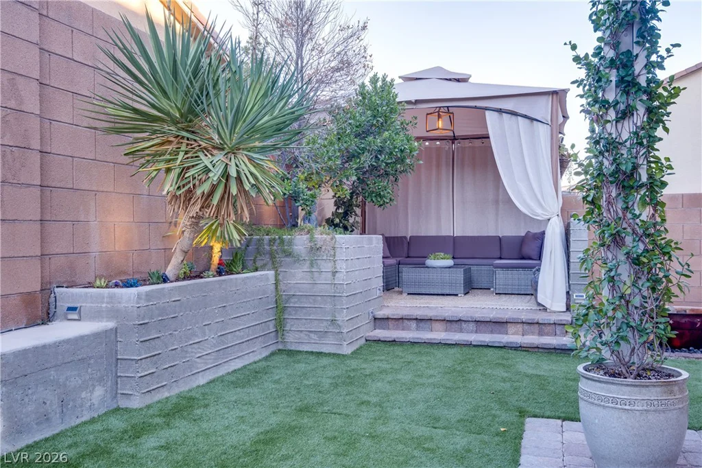 10846 Drake Ridge, Las Vegas, NV 89166