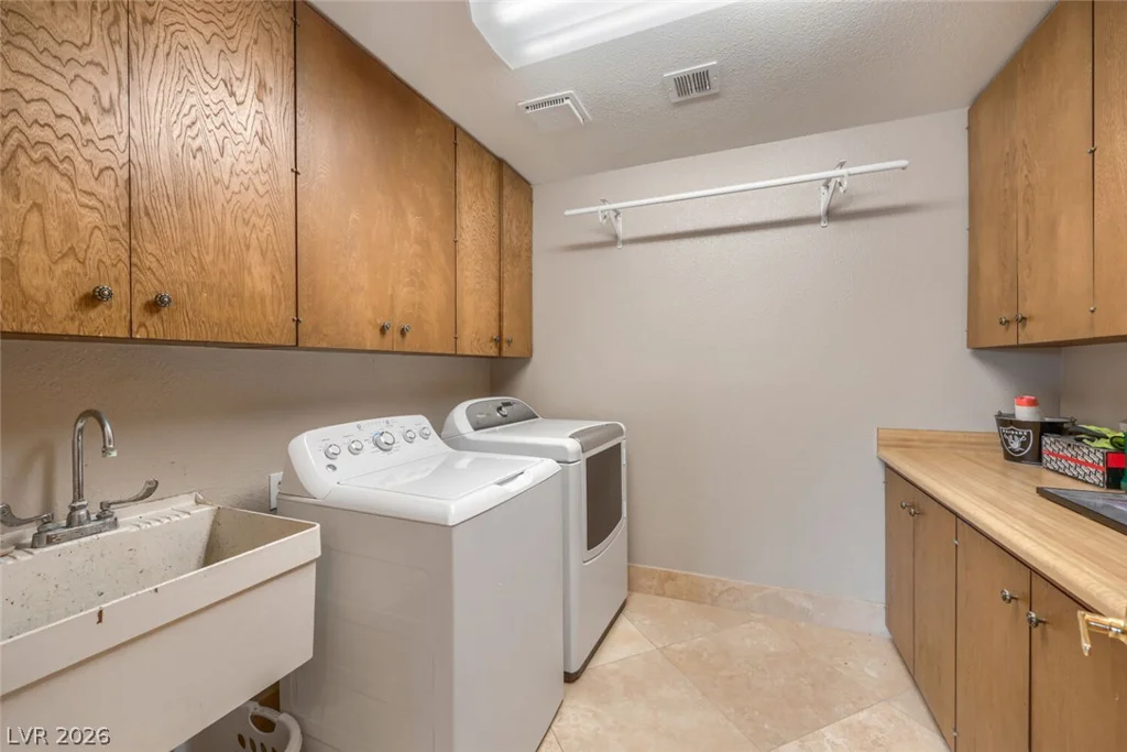 2817 La Mesa, Henderson, NV 89014