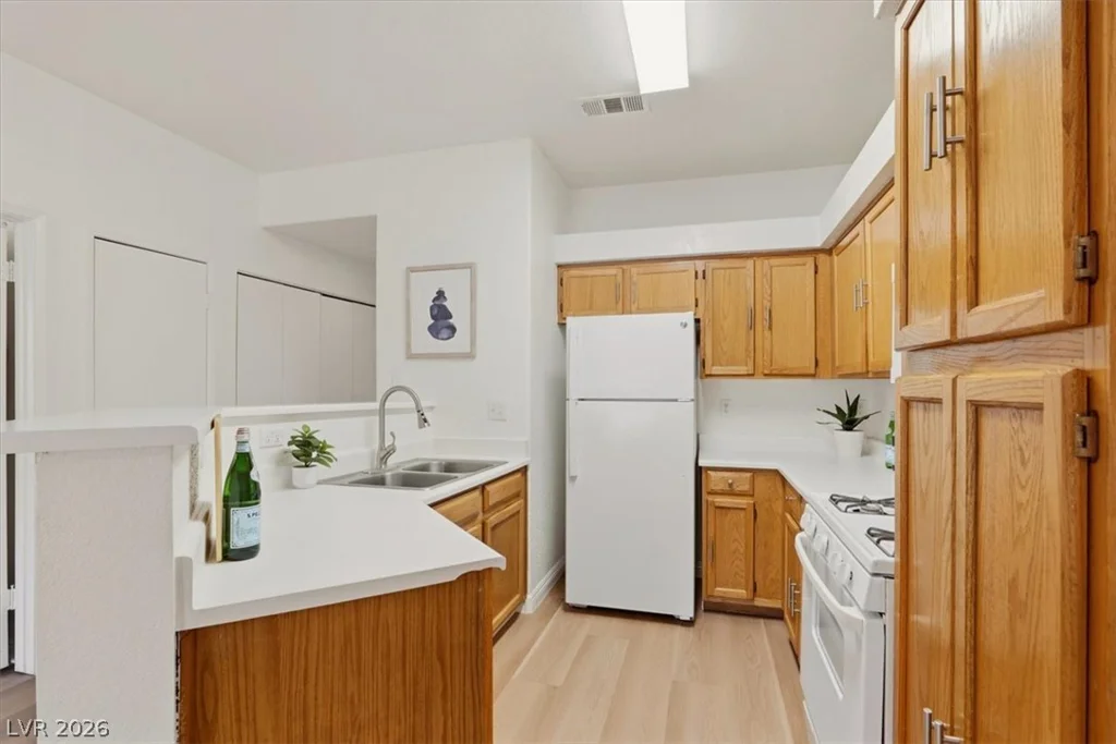 5415 Harmon, Las Vegas, NV 89103