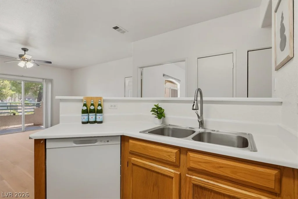 5415 Harmon, Las Vegas, NV 89103