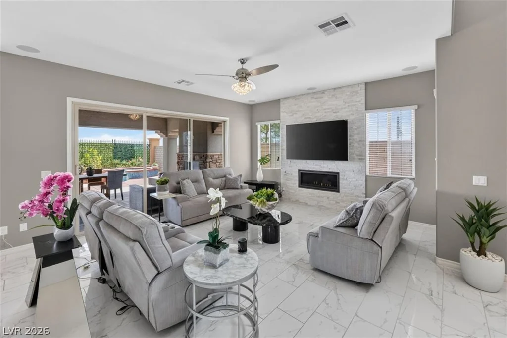 320 Highspring, Las Vegas, NV 89138