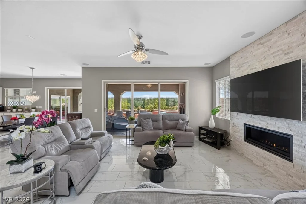 320 Highspring, Las Vegas, NV 89138