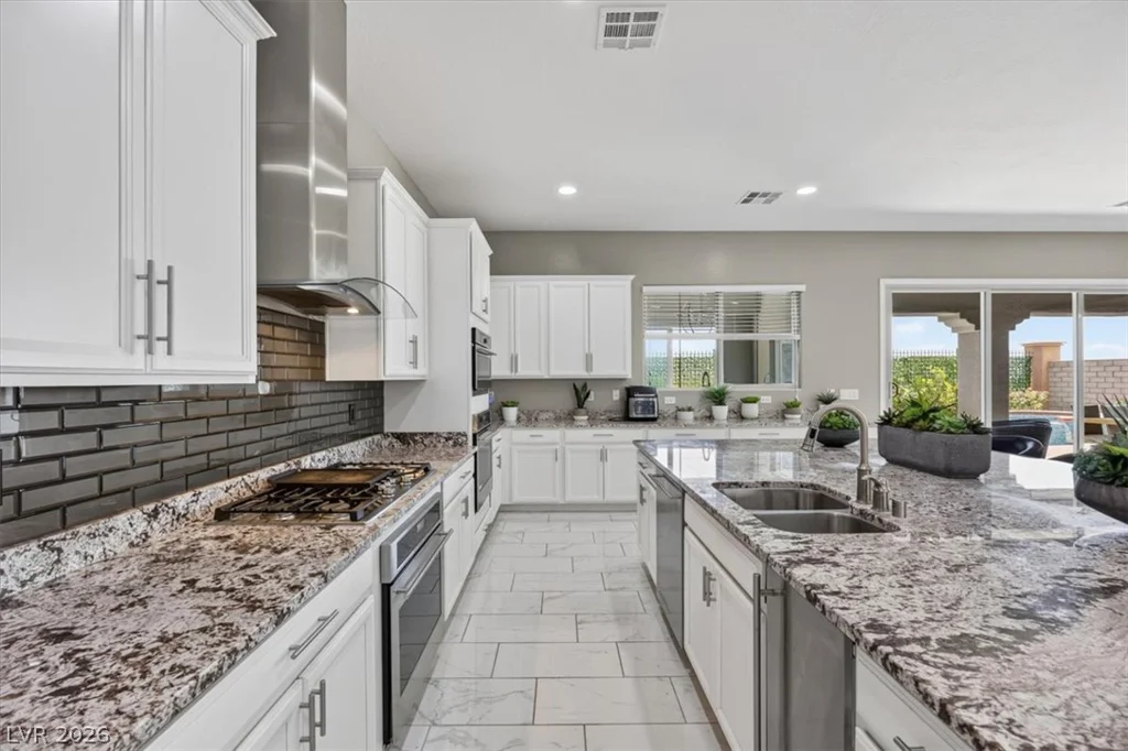 320 Highspring, Las Vegas, NV 89138