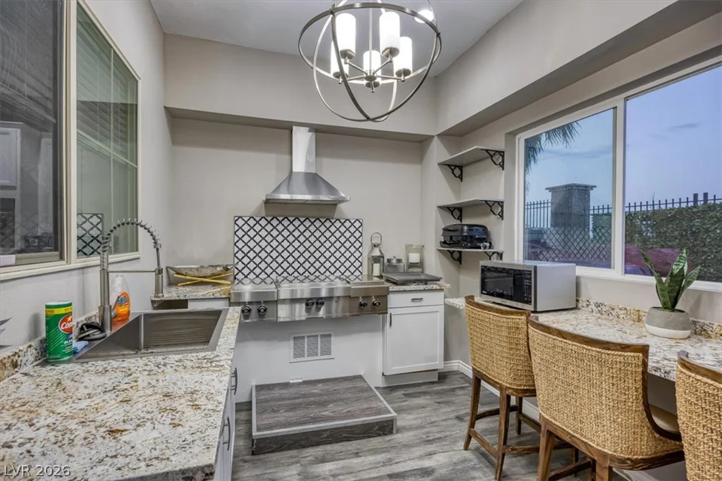 320 Highspring, Las Vegas, NV 89138