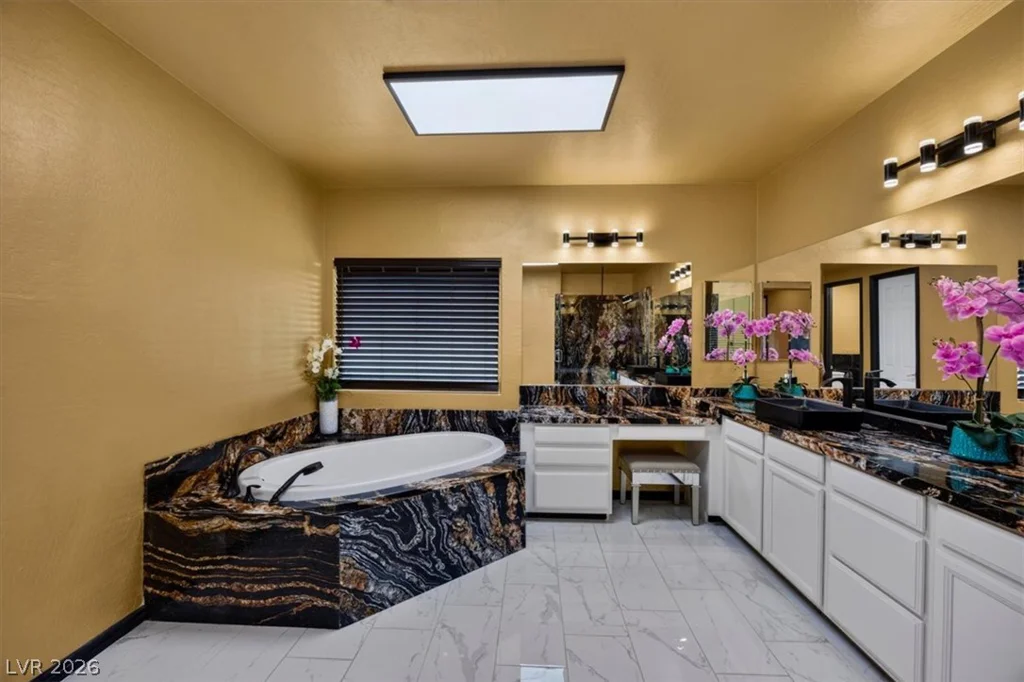 320 Highspring, Las Vegas, NV 89138