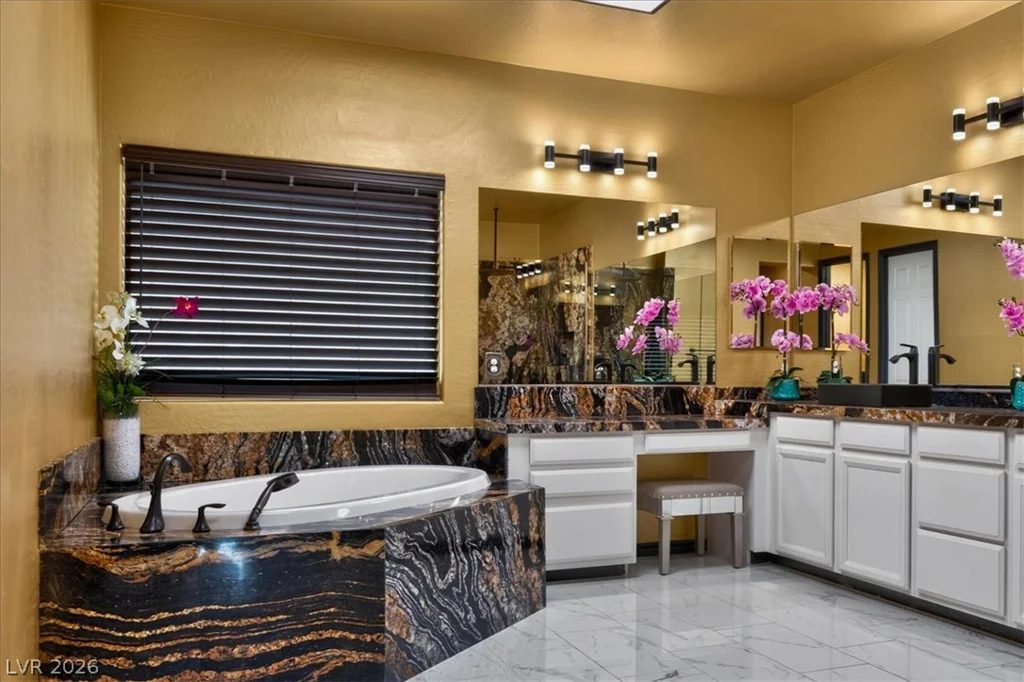320 Highspring, Las Vegas, NV 89138