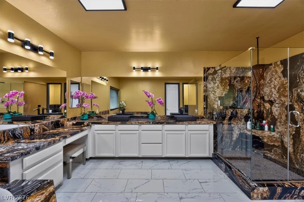 320 Highspring, Las Vegas, NV 89138