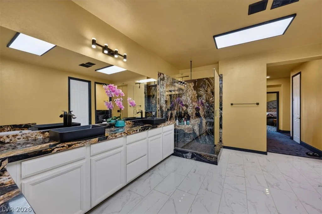 320 Highspring, Las Vegas, NV 89138