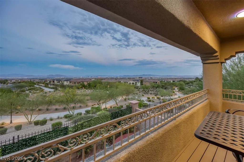 320 Highspring, Las Vegas, NV 89138