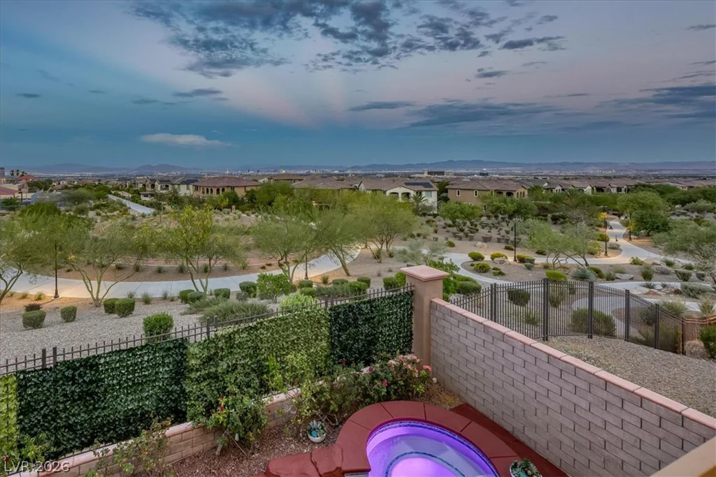 320 Highspring, Las Vegas, NV 89138