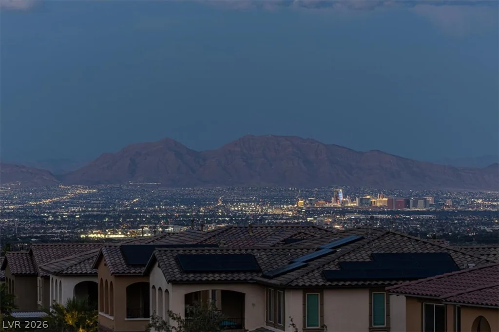320 Highspring, Las Vegas, NV 89138