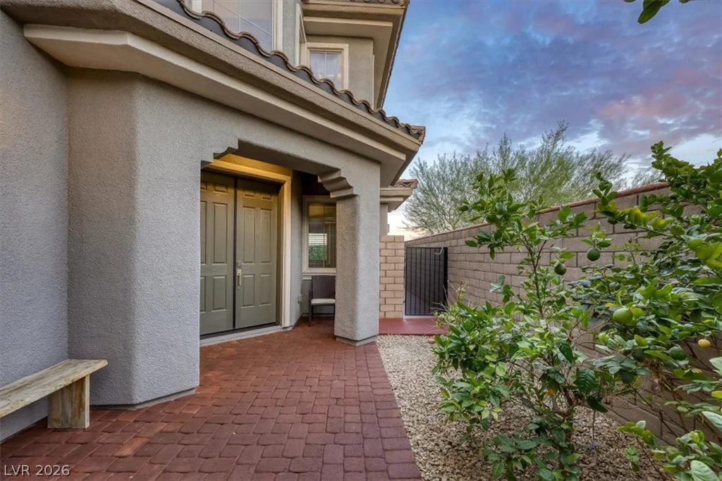 320 Highspring, Las Vegas, NV 89138