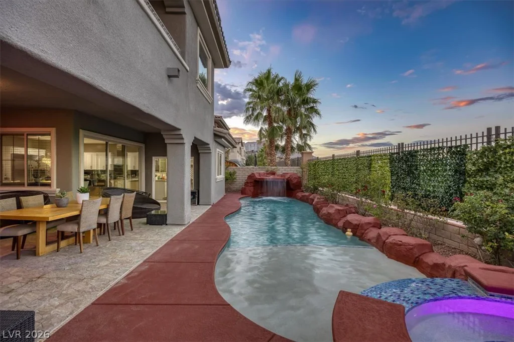 320 Highspring, Las Vegas, NV 89138