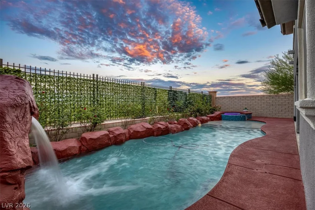 320 Highspring, Las Vegas, NV 89138