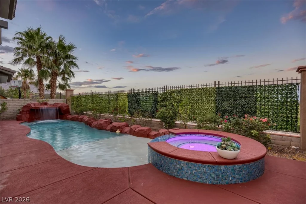 320 Highspring, Las Vegas, NV 89138