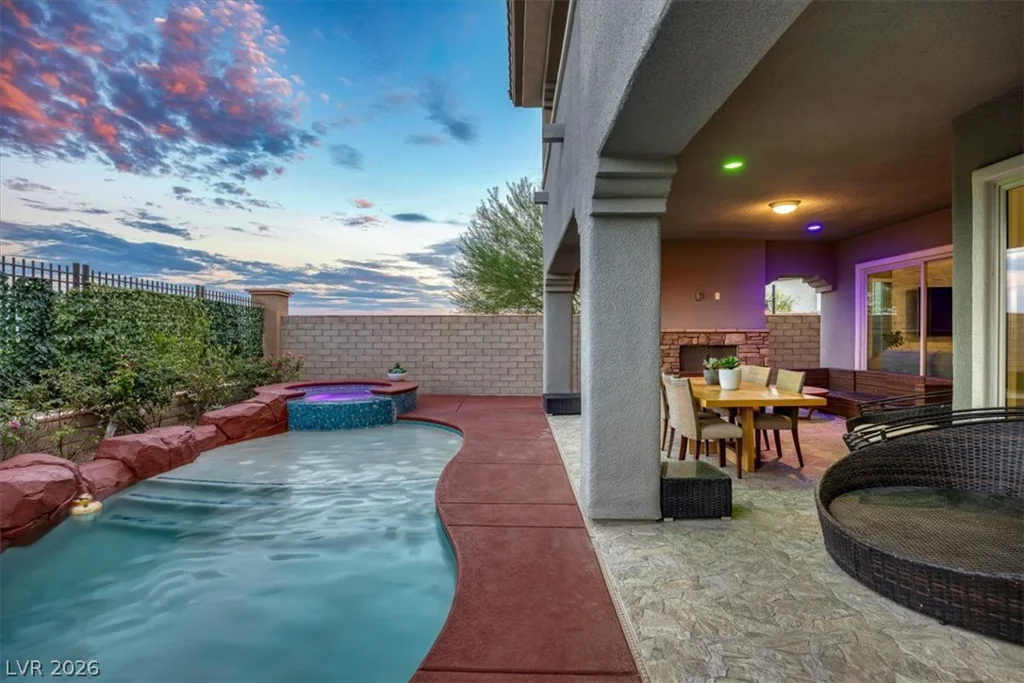 320 Highspring, Las Vegas, NV 89138
