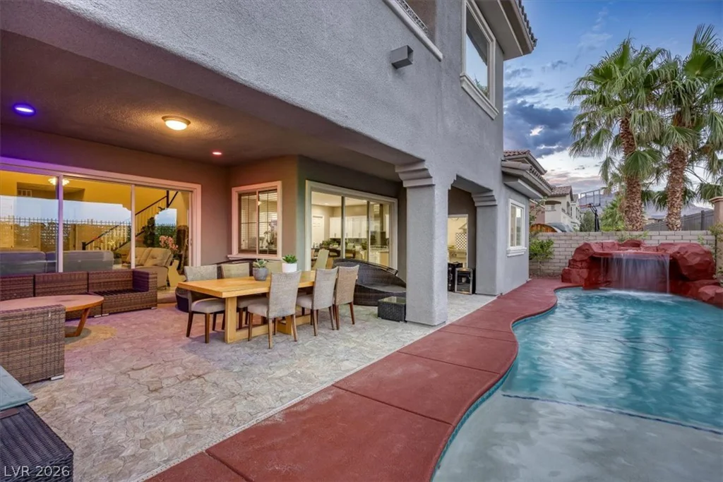 320 Highspring, Las Vegas, NV 89138