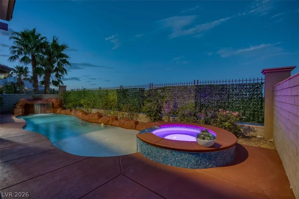 320 Highspring, Las Vegas, NV 89138