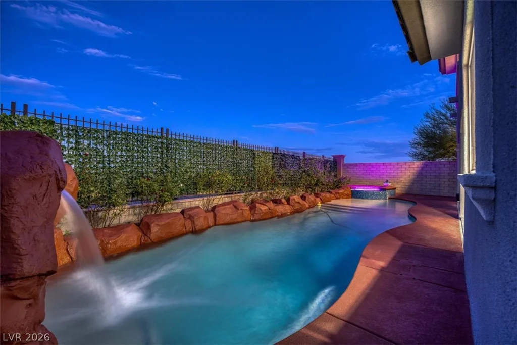 320 Highspring, Las Vegas, NV 89138