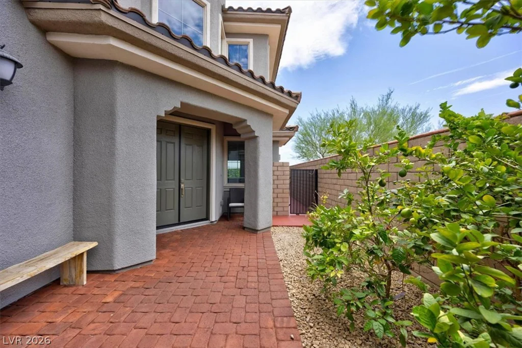 320 Highspring, Las Vegas, NV 89138