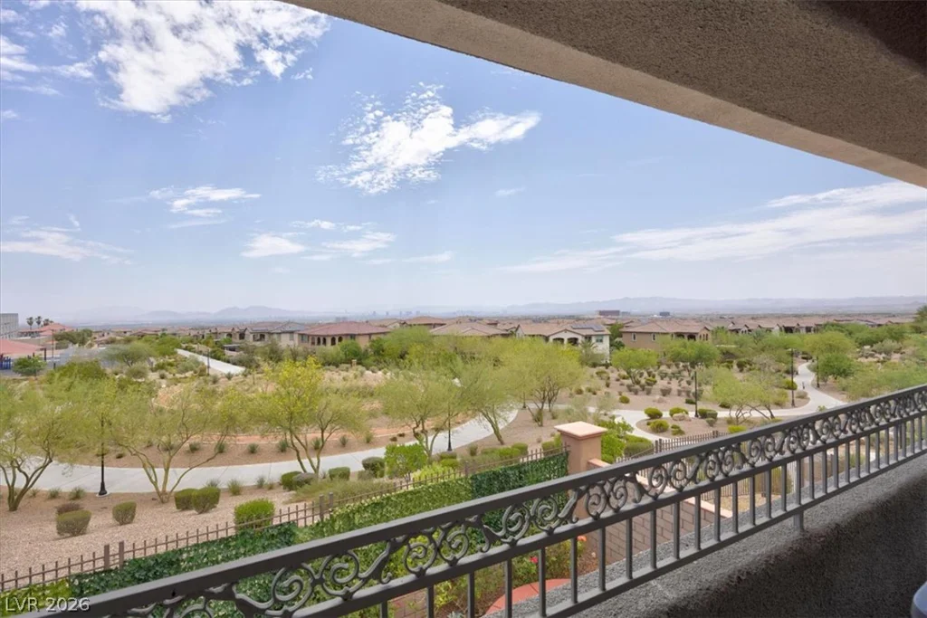 320 Highspring, Las Vegas, NV 89138