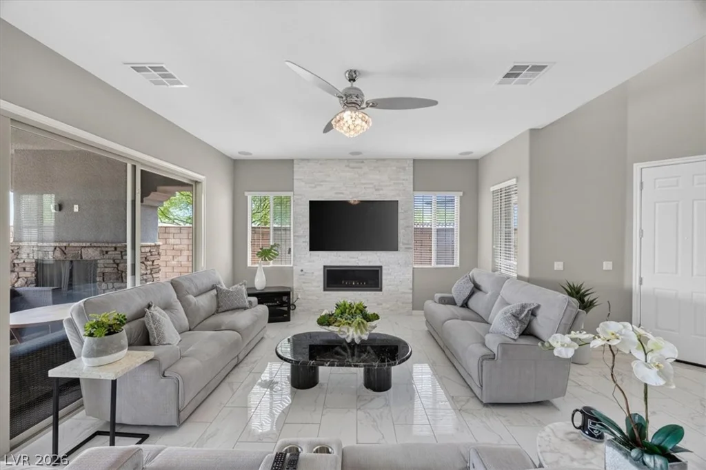 320 Highspring, Las Vegas, NV 89138