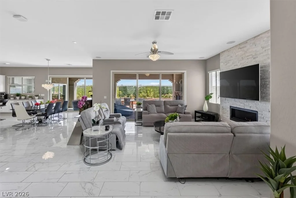 320 Highspring, Las Vegas, NV 89138