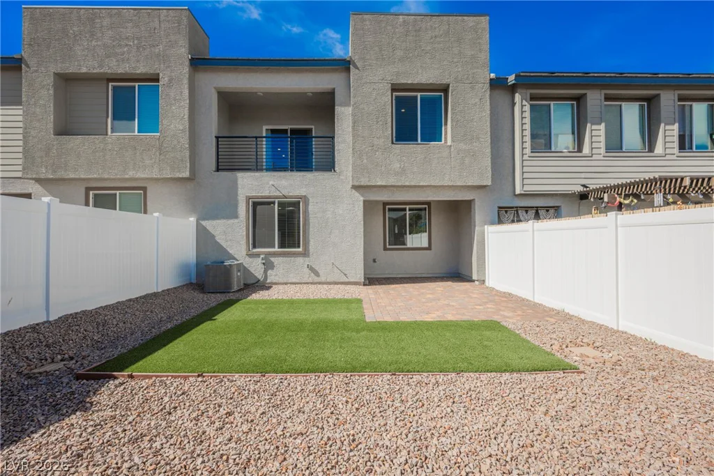 1048 Gabriela Ridge, Henderson, NV 89002