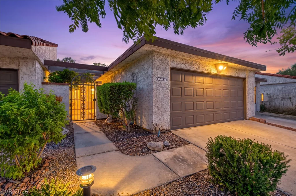 4587 Madreperla, Las Vegas, NV 89121