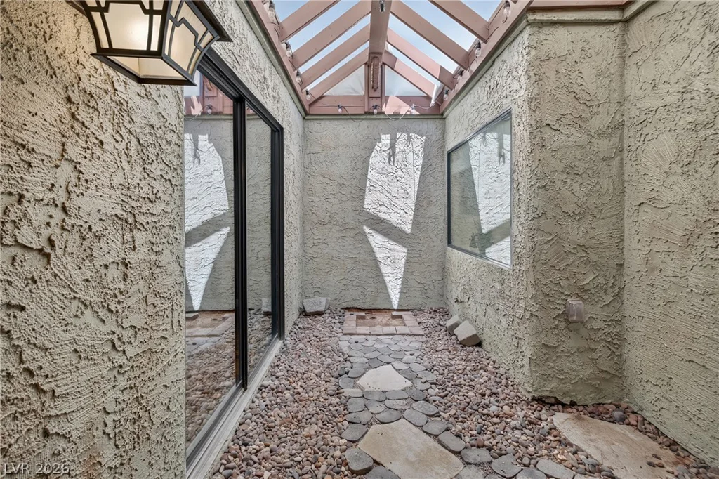 4587 Madreperla, Las Vegas, NV 89121