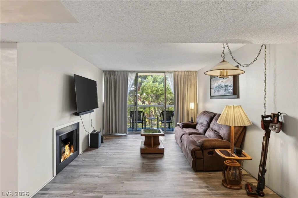 750 Royal Crest, Las Vegas, NV 89169