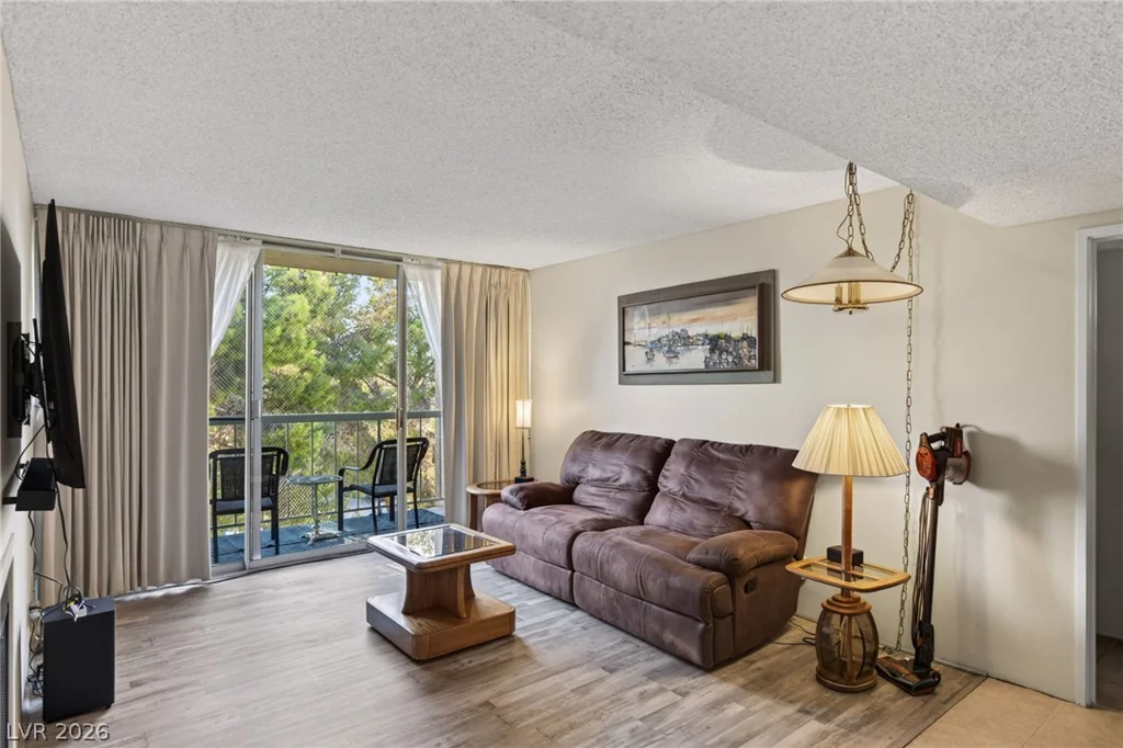750 Royal Crest, Las Vegas, NV 89169