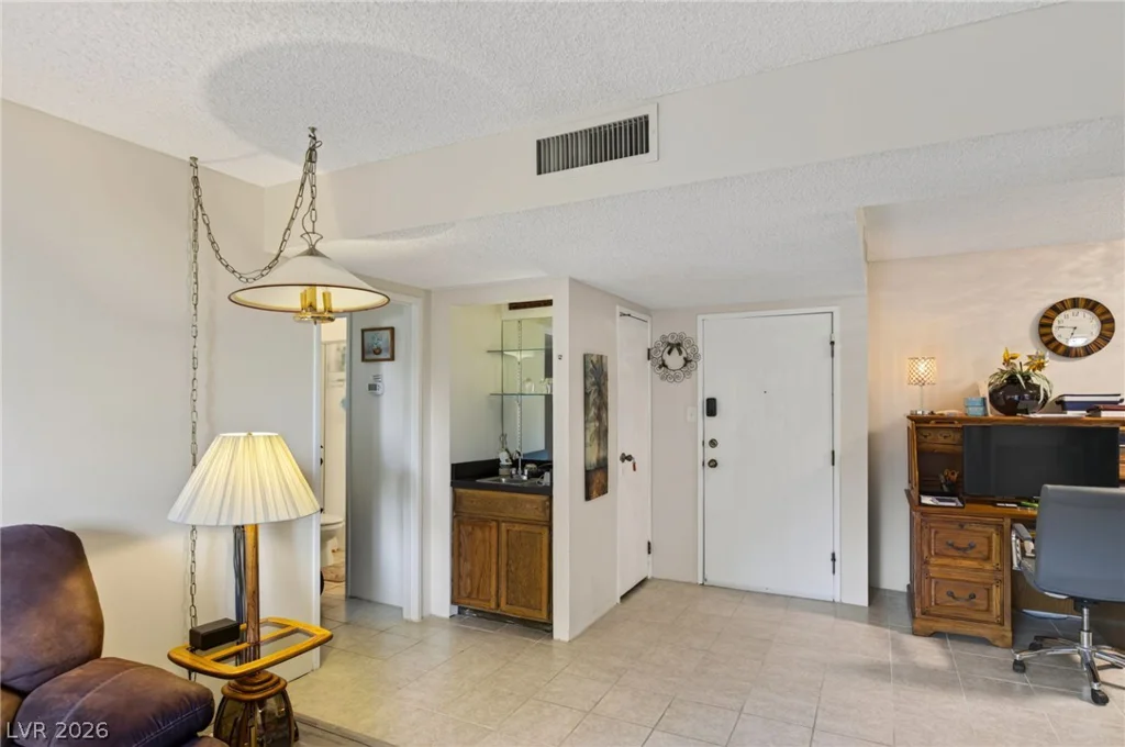 750 Royal Crest, Las Vegas, NV 89169